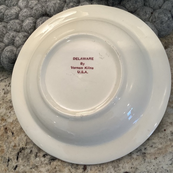 Delaware Souvenir Ashtray- Red and White by Vernon Kilns USA - Picture 4 of 4